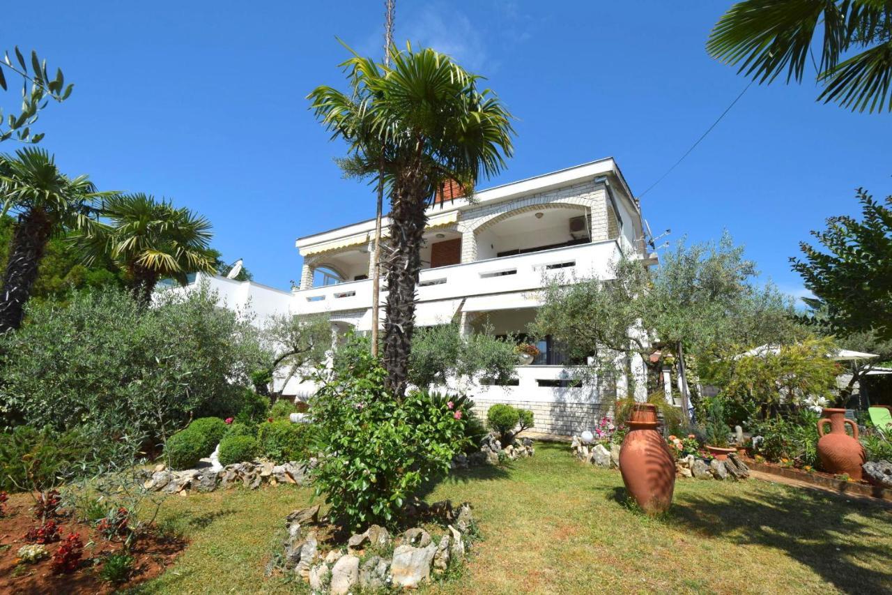 Apartment Mila Malinska Bagian luar foto